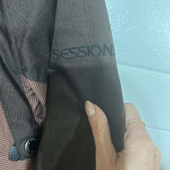 Women’s Snowboard Jacket size L. Brown and pink detailing - Picture 2 of 4